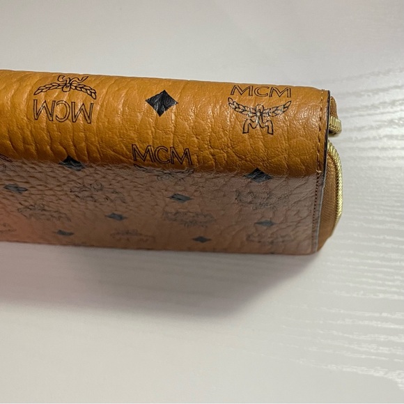 EUC!! MCM Zip Around Wallet in Visetos Original - Picture 9 of 9